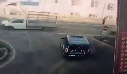 Makam aracı jandarma minibüsüne çarptı