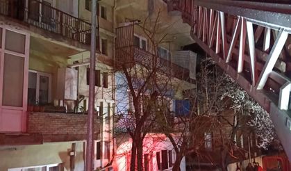 Bartın'da apartman yangını: 2 kişi hastaneye kaldırıldı