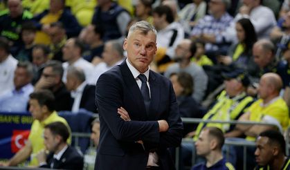 Jasikevicius Dubai’de Mahsur Kaldı! Fenerbahçe Beko’dan Açıklama