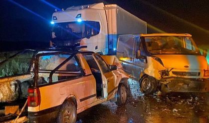 Yozgat'ta Minibüsle Pikap Çarpıştı