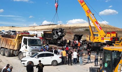 Ankara'da hafriyat kamyonları kafa kafaya çarpıştı: 2 belediye çalışanı öldü