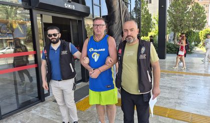 Alanya'da Türk Bayrağına Tüküren İngiliz Turist Tutuklandı