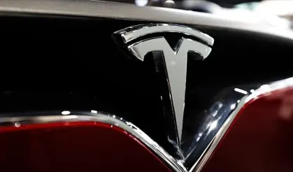 Tesla’nın direksiyonsuz Cybercab’i yollarda: Sürücüsüz taksi dönemi başladı