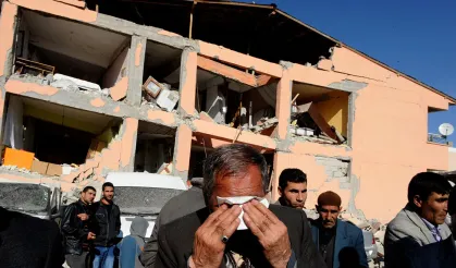 Türkiye'nin hafızasındaki acı: Van depreminin üzerinden 15 yıl geçti