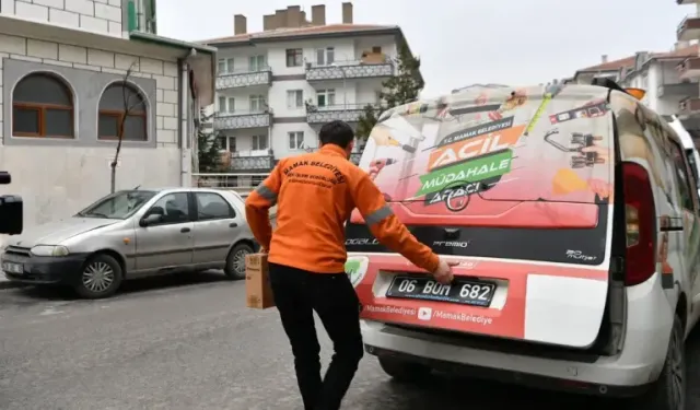 Mamak Belediyesi ekipleri, yaşlı kadının yardımına koştu
