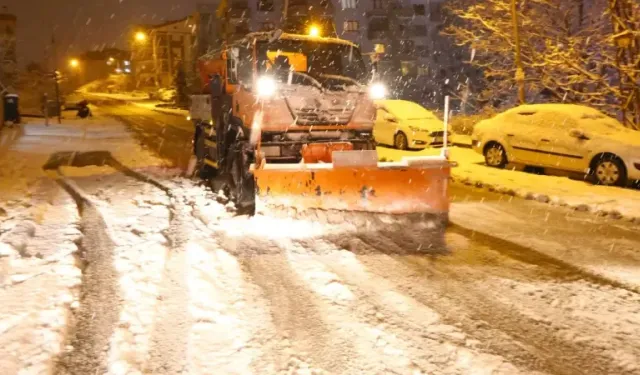 Çankaya'da karla mücadele çalışmaları hız kesmiyor