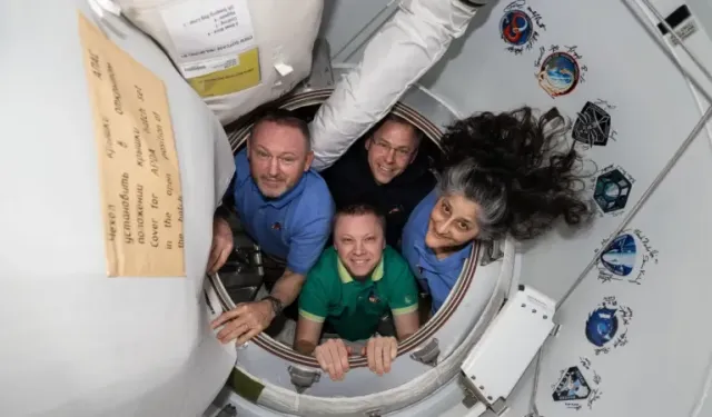 Uzayda mahsur kalan astronotlar dönüyor