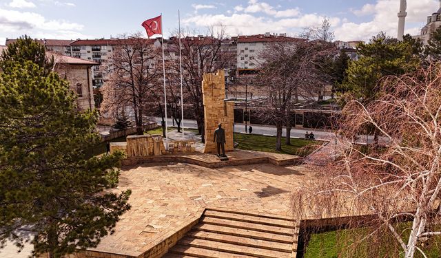 Sivas'ta Atatürk Anıtı Çevresine Düzenleme