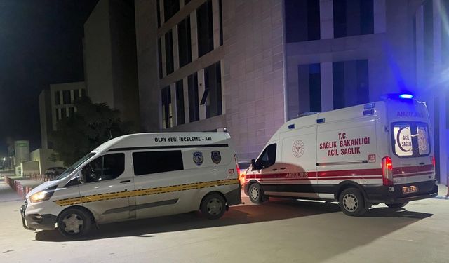 5 çocuğunun annesini bıçakla öldürdü