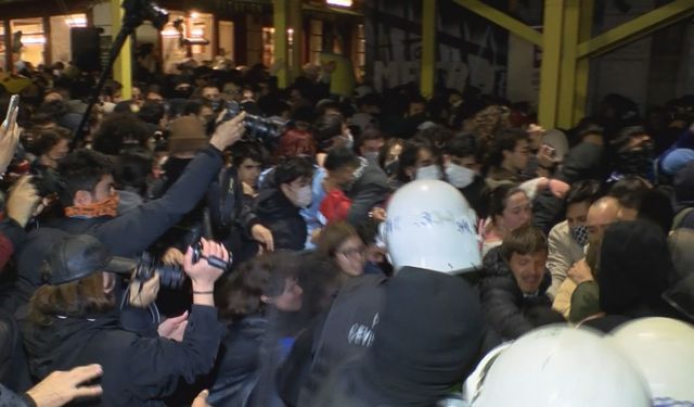 Beyoğlu'nda izinsiz Filistin'e destek gösterisinde arbede