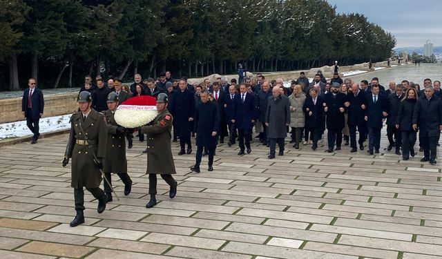 CHP Genel Başkanı Özgür Özel, Anıtkabir'i ziyaret etti