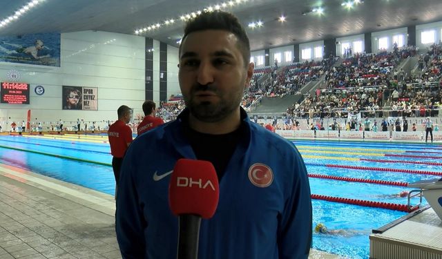 Çocuklar bayramı olimpik havuzda kutladı