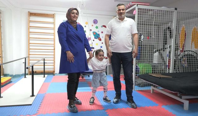 Kampanyayla umut bulan Berra, gen tedavisiyle ayağa kalktı