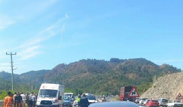 Otomobilin çarptığı motosikletteki çift hayatını kaybetti