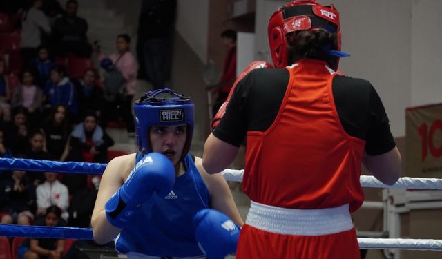 Samsun'da Kadınlar Türkiye Boks Şampiyonası Başladı