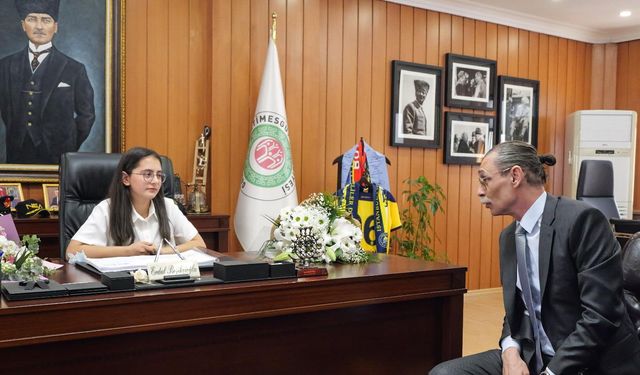 Erdal Beşikçioğlu koltuğunu devretti