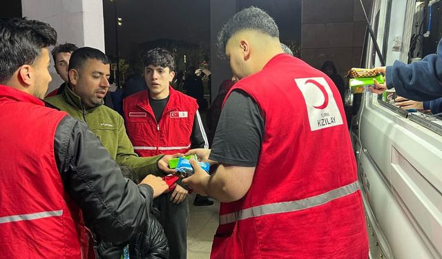Kızılay’ın Yardım Araçları Gece Boyu İstanbul’da Hizmette