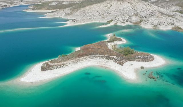 Adıyaman’daki Martı Adası, Yüzlerce Kuşa Ev Sahipliği Yapıyor