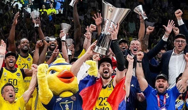Fenerbahçe Beko, Göztepe Parkında Kutlama Yaptı