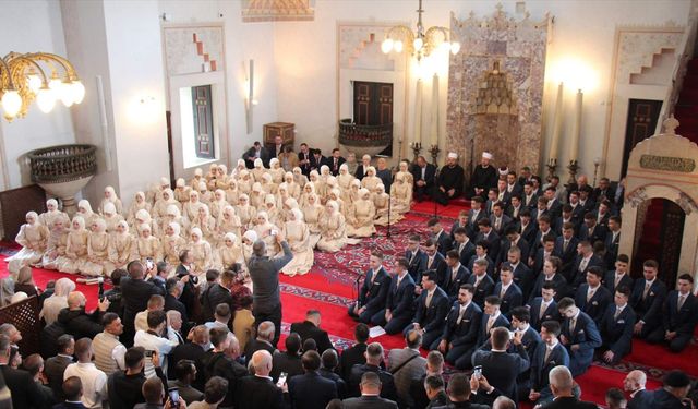 Gazi Hüsrev Bey Medresesi’nde 475. Mezuniyet