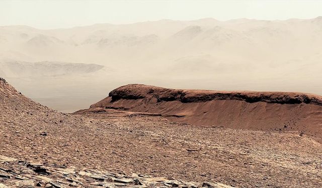 Mars'ta kurumuş nehir yatağı görüntülendi