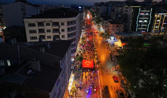 Niğde’de 19 Mayıs Coşkusu: Fener Alayı ve Havai Fişek Gösterisiyle Kutlandı