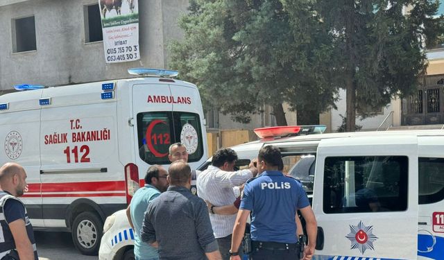 Adliye binası önünde taşlı kavga