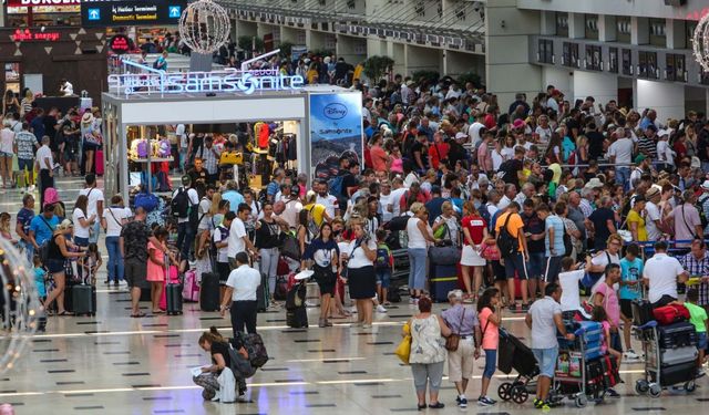 Antalya'ya gelen turist sayısı 3 milyonu aştı