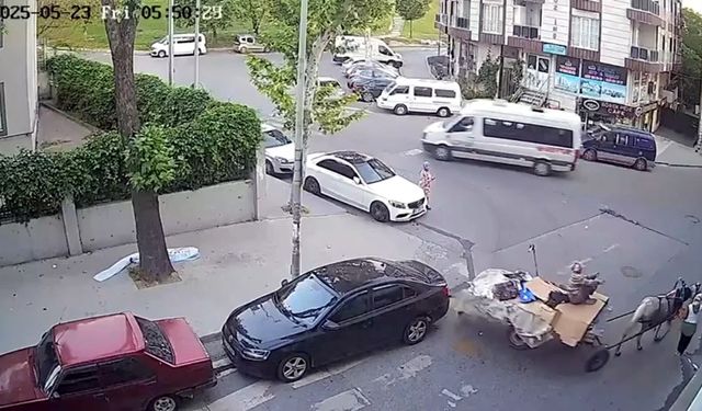 At arabası ile otomobile çarpıp kaçtı!