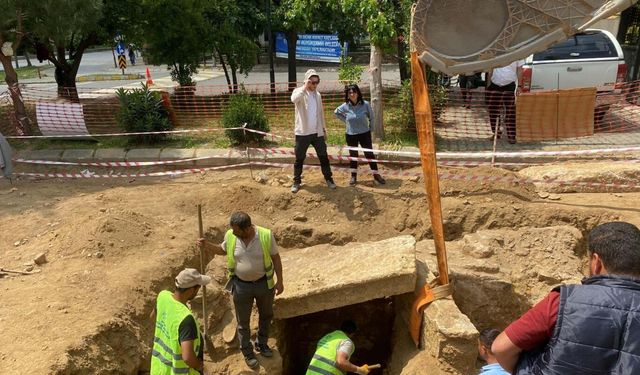 Aydın'da Oda Mezarın Üstü Kapatıldı