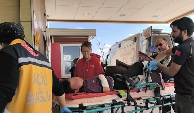 Bacağına korkuluk demiri saplandı