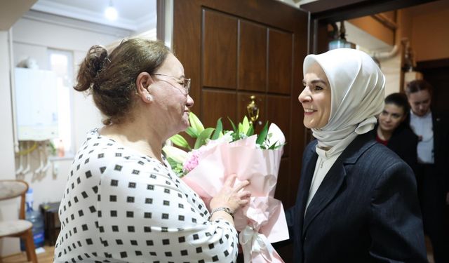 Bakan Göktaş'tan gönüllü anne Gürel'e Anneler Günü ziyareti
