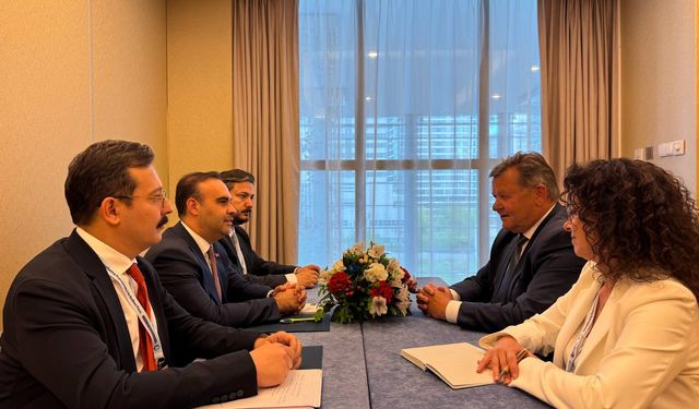 Bakan Kacır Polonya'da