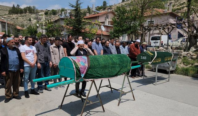 Dumandan zehirlenen çift son yolculuğuna uğurlandı