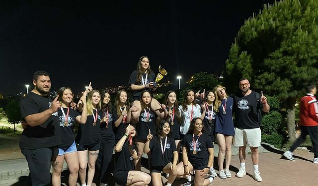 Ege Üniversitesi Sualtı Ragbisi Takımları Şampiyon Oldu