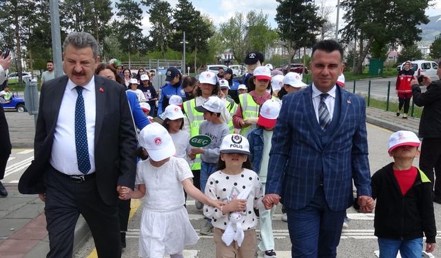 Erzurum'da çocuklara trafik eğitimi