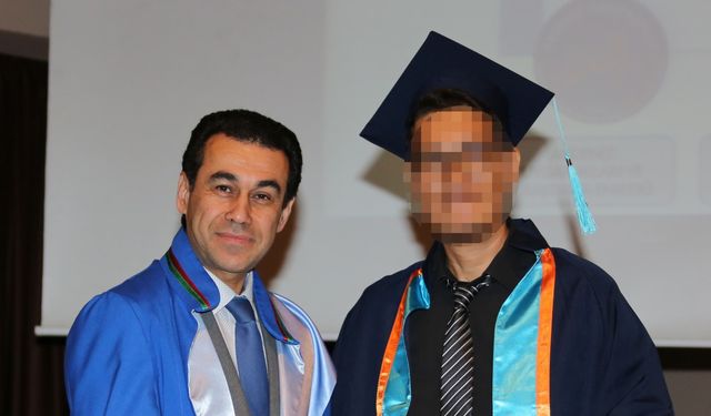 Eski Dekanın Profesörlüğü İptal Edildi