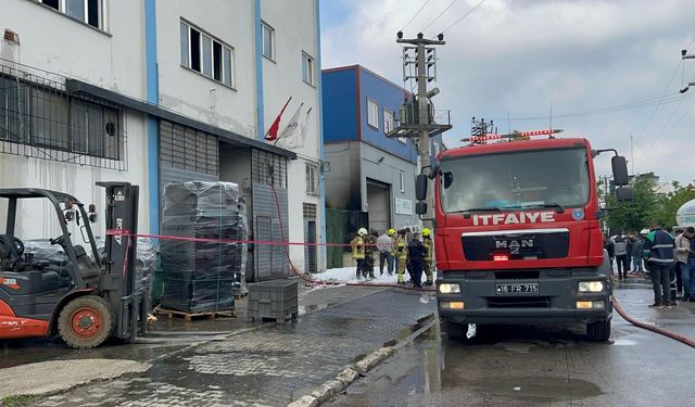 Fabrika deposunda yangın