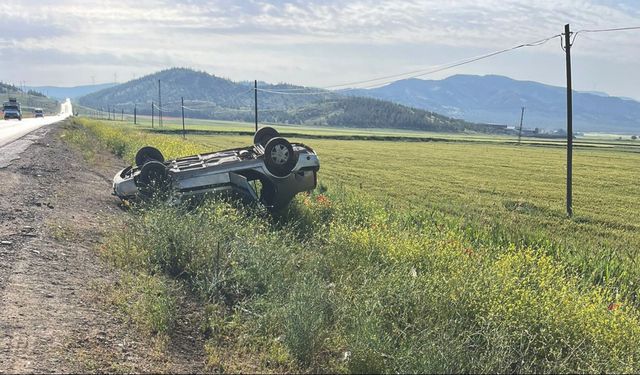 Gaziantep’te otomobil şarampole devrildi