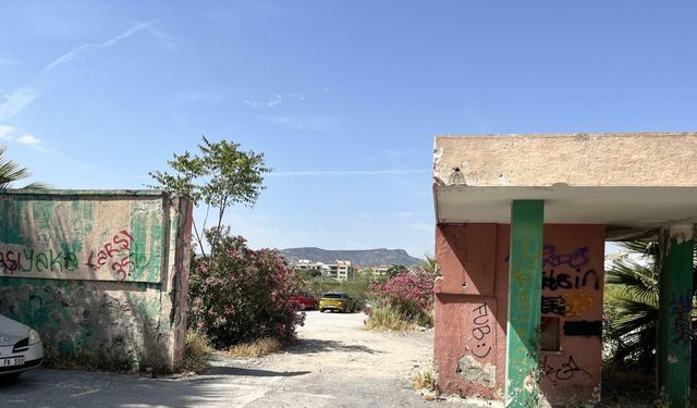 Karşıyaka'nın Eski Stat Arazisi Temizleniyor