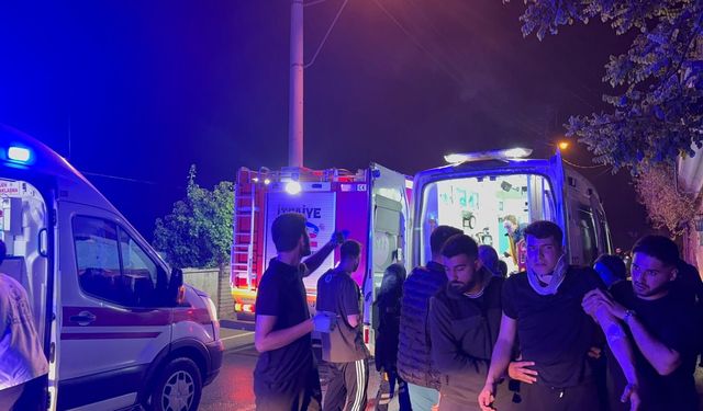 Kocaeli Darıca'da iki otomobil çarpıştı