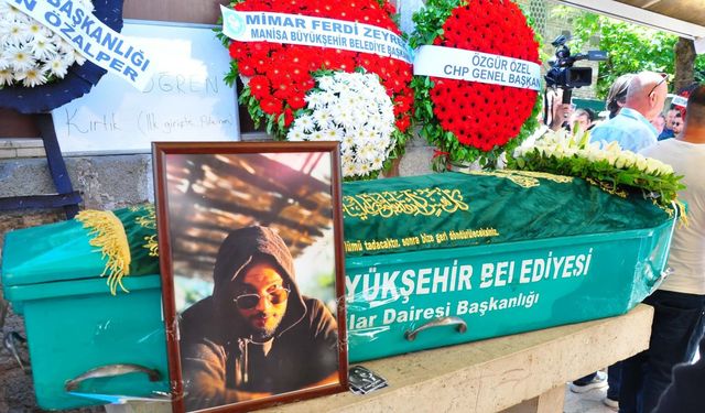 Özgür Özel Manisa'da cenazeye katıldı