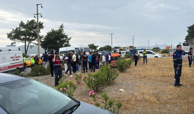Servis minibüsü otomobille çarpıştı