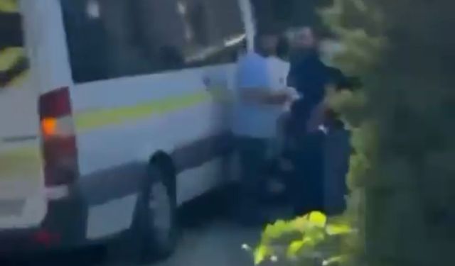 Servis minibüsü yayaya çarptı