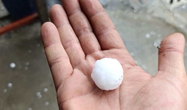 Tokat'ta Araçlar Dolu Yağışında Hasar Aldı