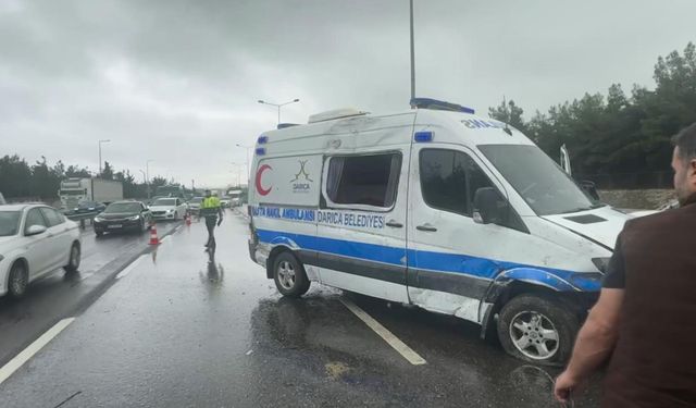 Tuzla D-100'de Ambulans Kazası