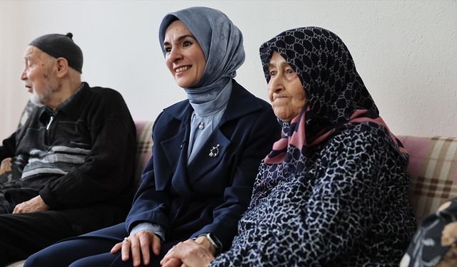 Bakan Göktaş'tan 70 yıldır evli çifte ziyaret
