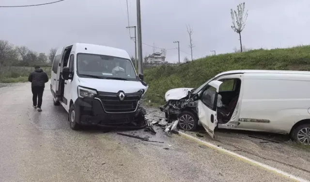İnegöl’de trafik kazası: 13 kişi yaralandı