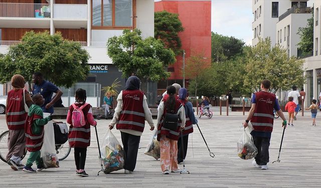 Fransa'da Müslümanlar çevre temizliğine dikkat çekti