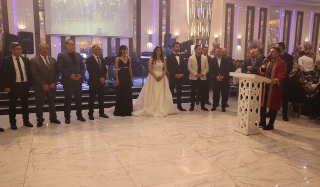 Nevşehir Belediye Başkanı gelin arabası kullandı